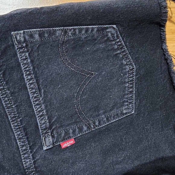 Women's Levis 501 cutoff shorts - Picture 3 of 5